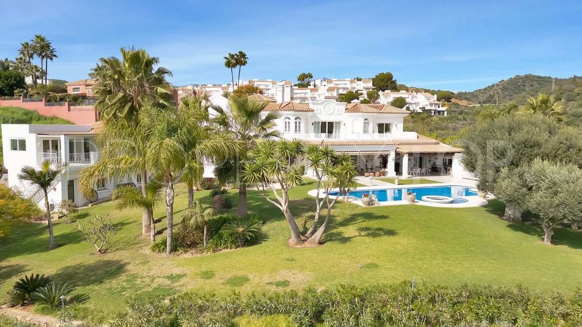 Villa en venta con 7 dormitorios en Nueva Andalucia