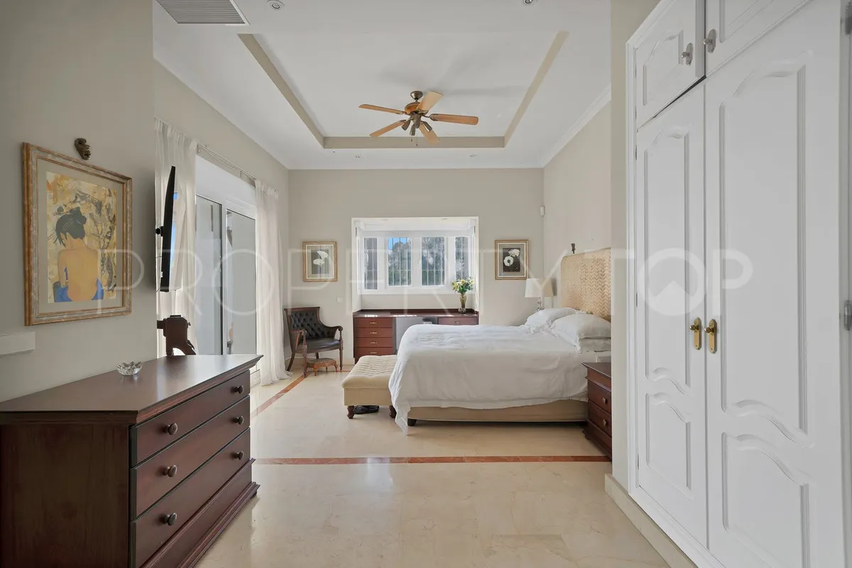 Villa en venta con 7 dormitorios en Nueva Andalucia