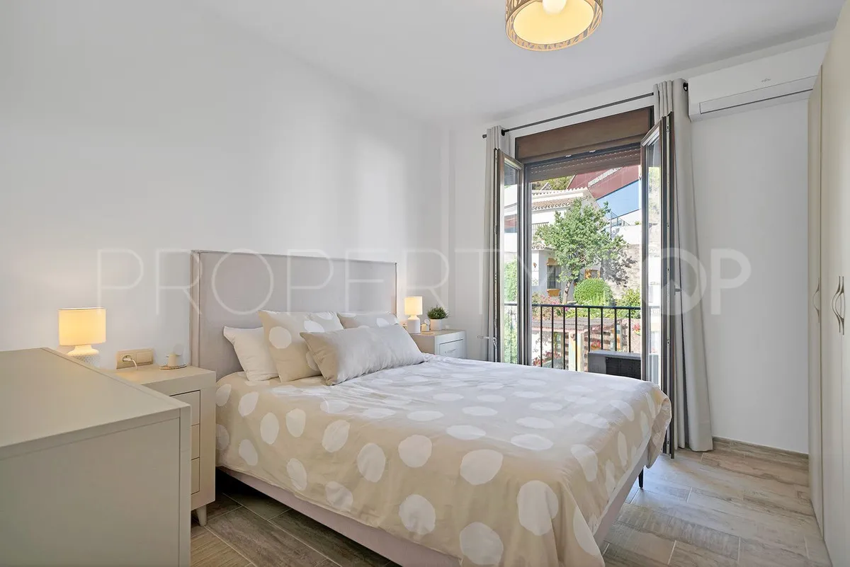 For sale penthouse in Benahavis with 2 bedrooms