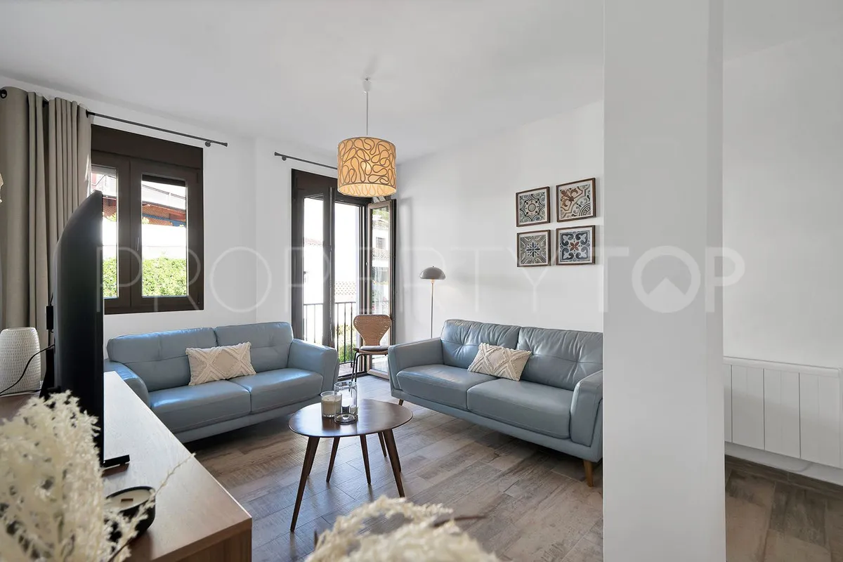 For sale penthouse in Benahavis with 2 bedrooms