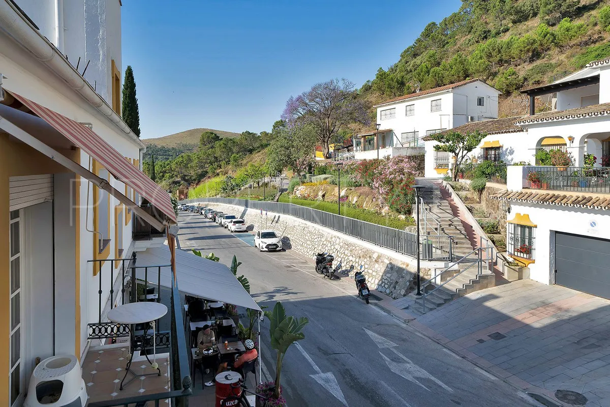 For sale penthouse in Benahavis with 2 bedrooms