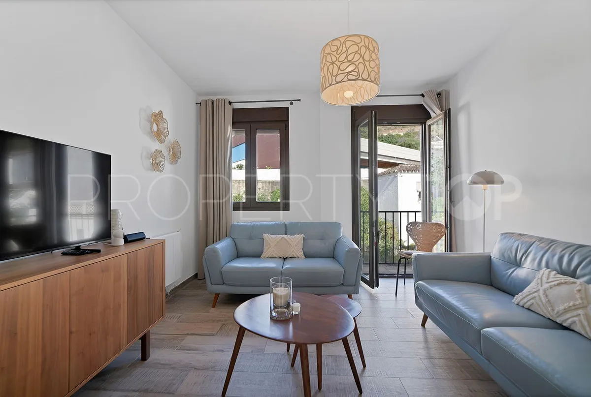 For sale penthouse in Benahavis with 2 bedrooms