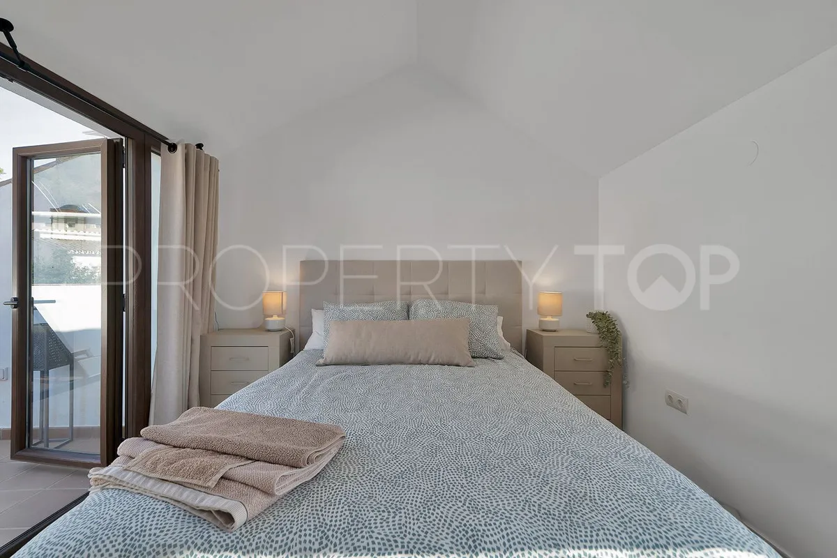 For sale penthouse in Benahavis with 2 bedrooms