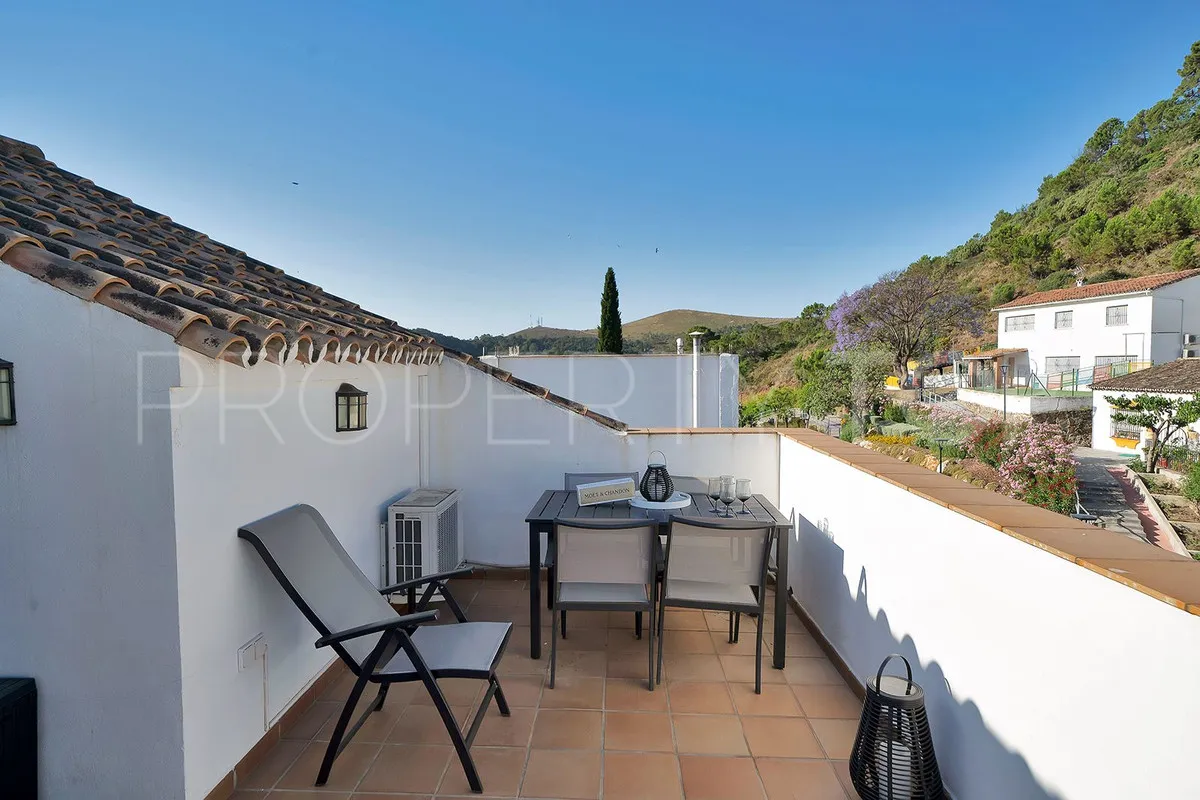 For sale penthouse in Benahavis with 2 bedrooms