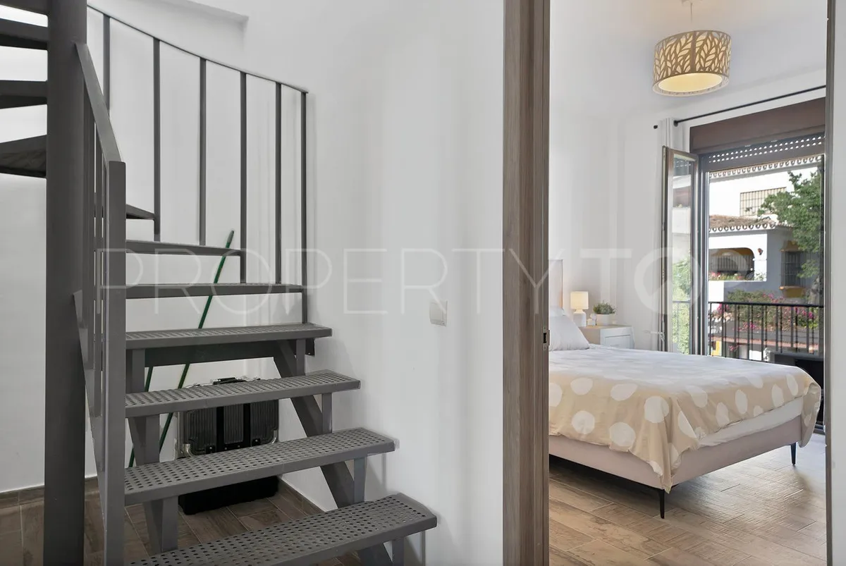 For sale penthouse in Benahavis with 2 bedrooms