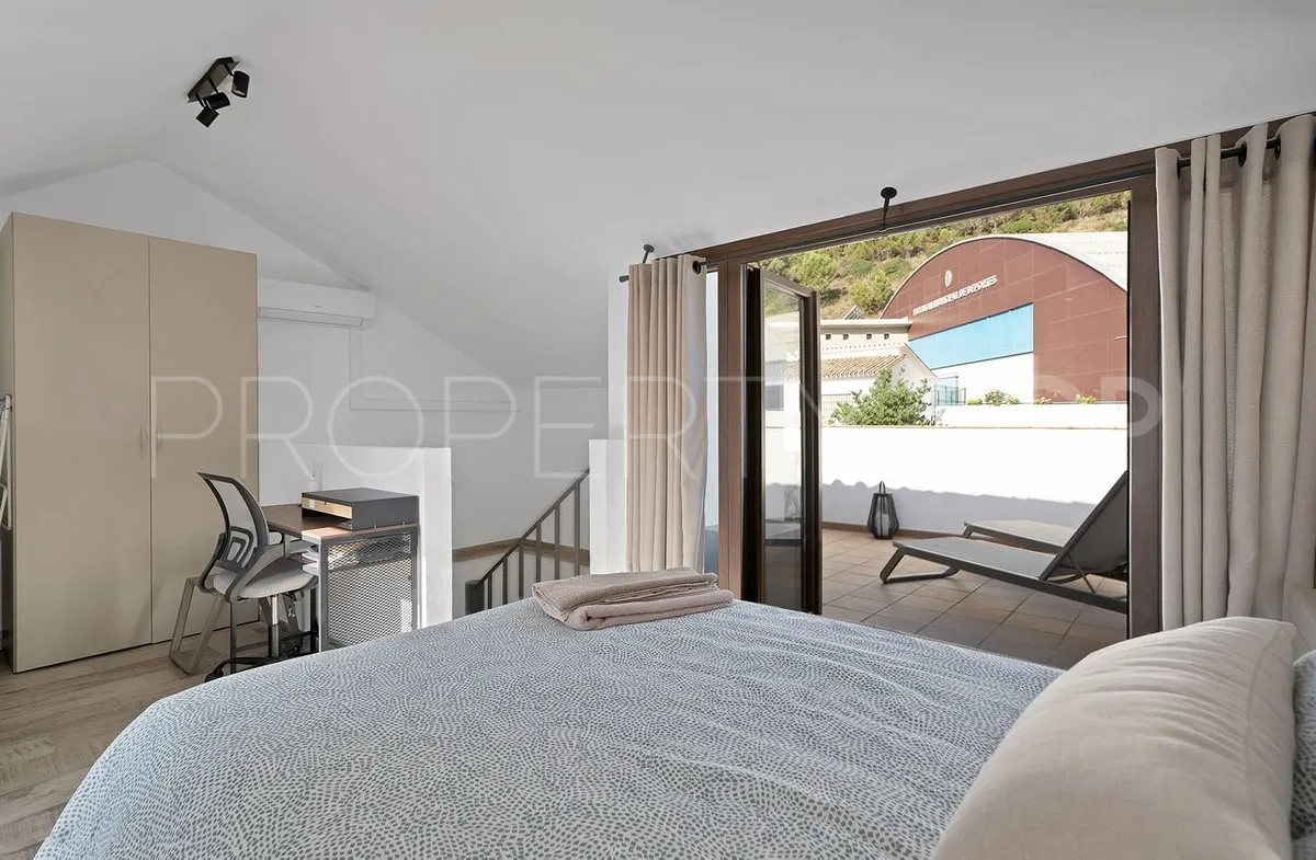 For sale penthouse in Benahavis with 2 bedrooms