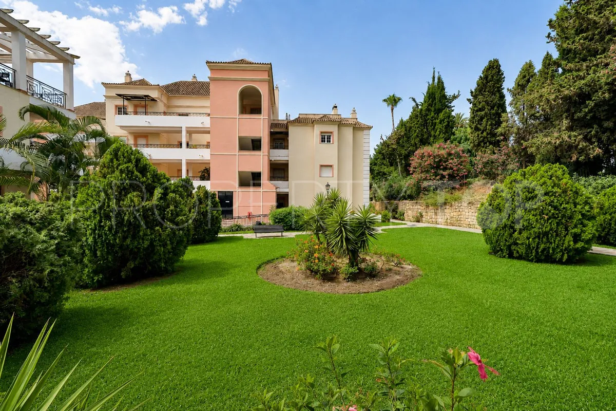 Se vende apartamento planta baja en Nueva Andalucia con 3 dormitorios
