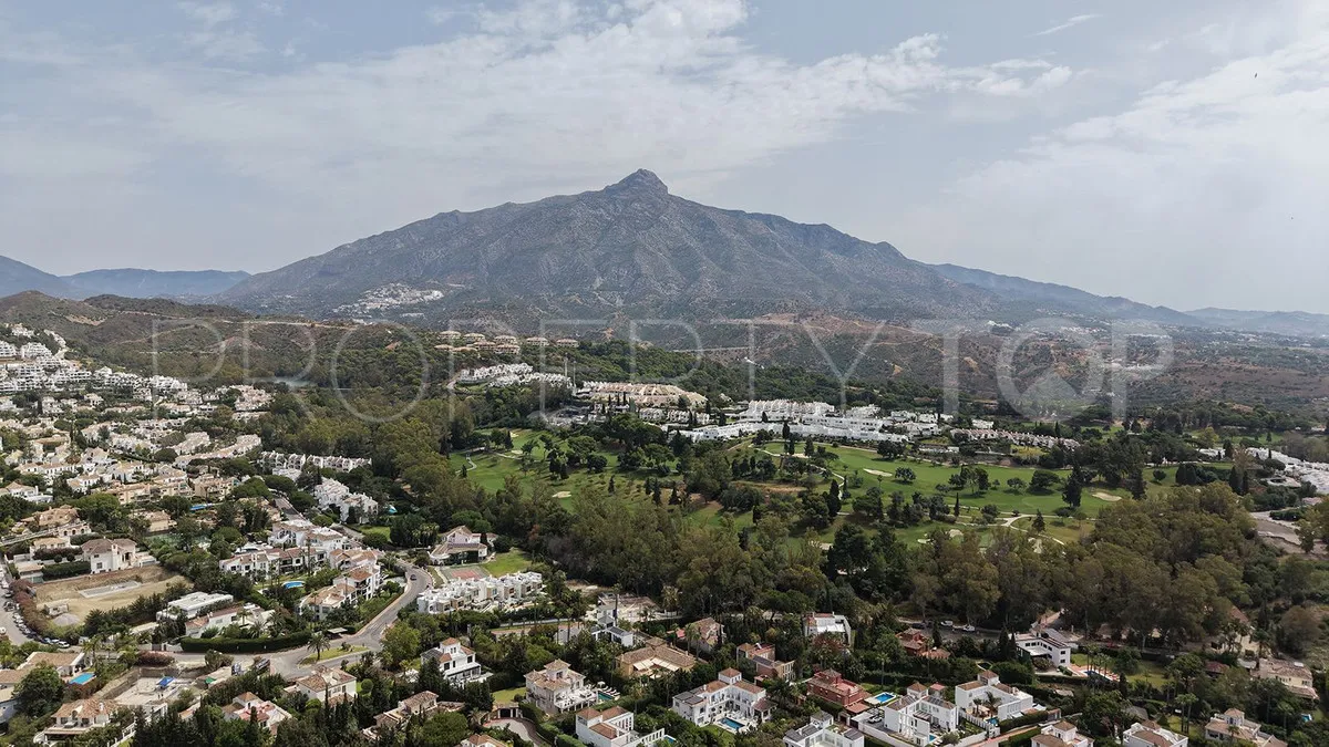 Se vende apartamento planta baja en Nueva Andalucia con 3 dormitorios