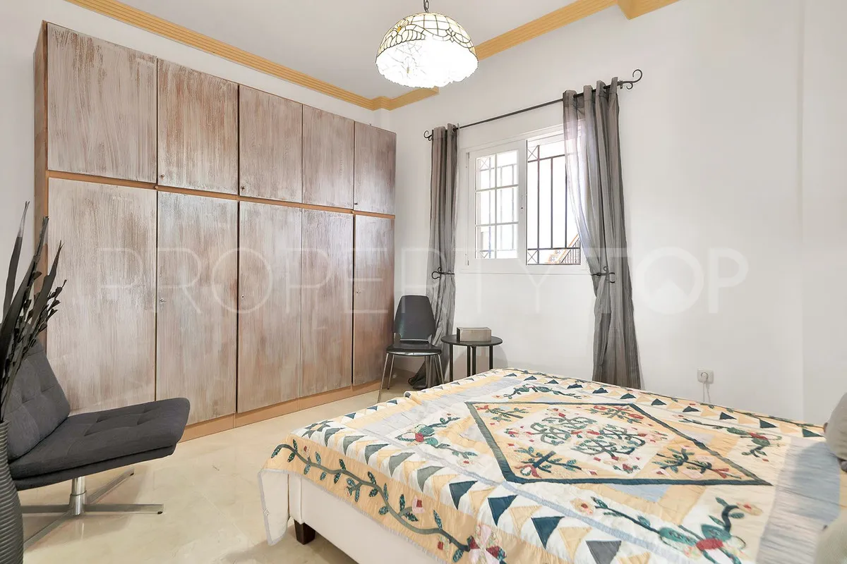 Se vende apartamento planta baja en Nueva Andalucia con 3 dormitorios