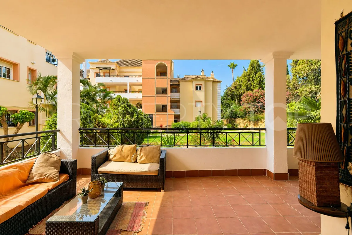 Se vende apartamento planta baja en Nueva Andalucia con 3 dormitorios