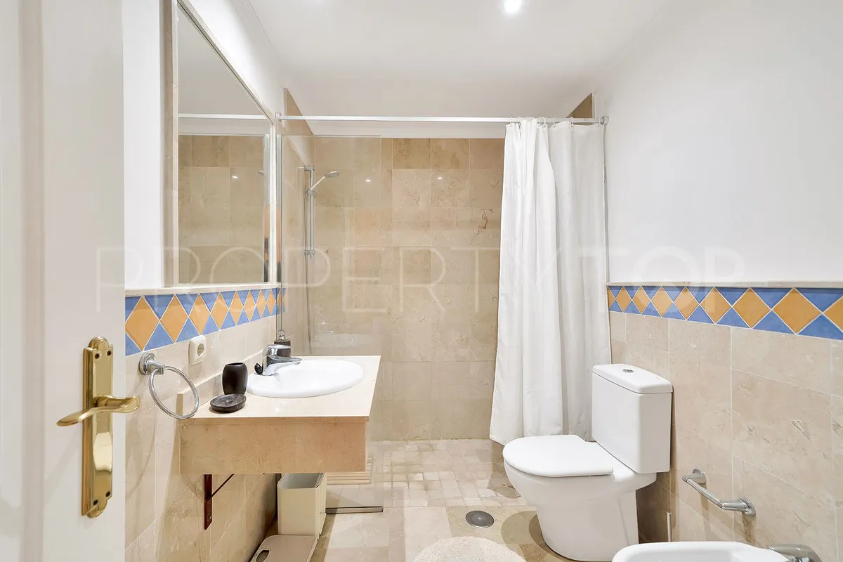 Se vende apartamento planta baja en Nueva Andalucia con 3 dormitorios