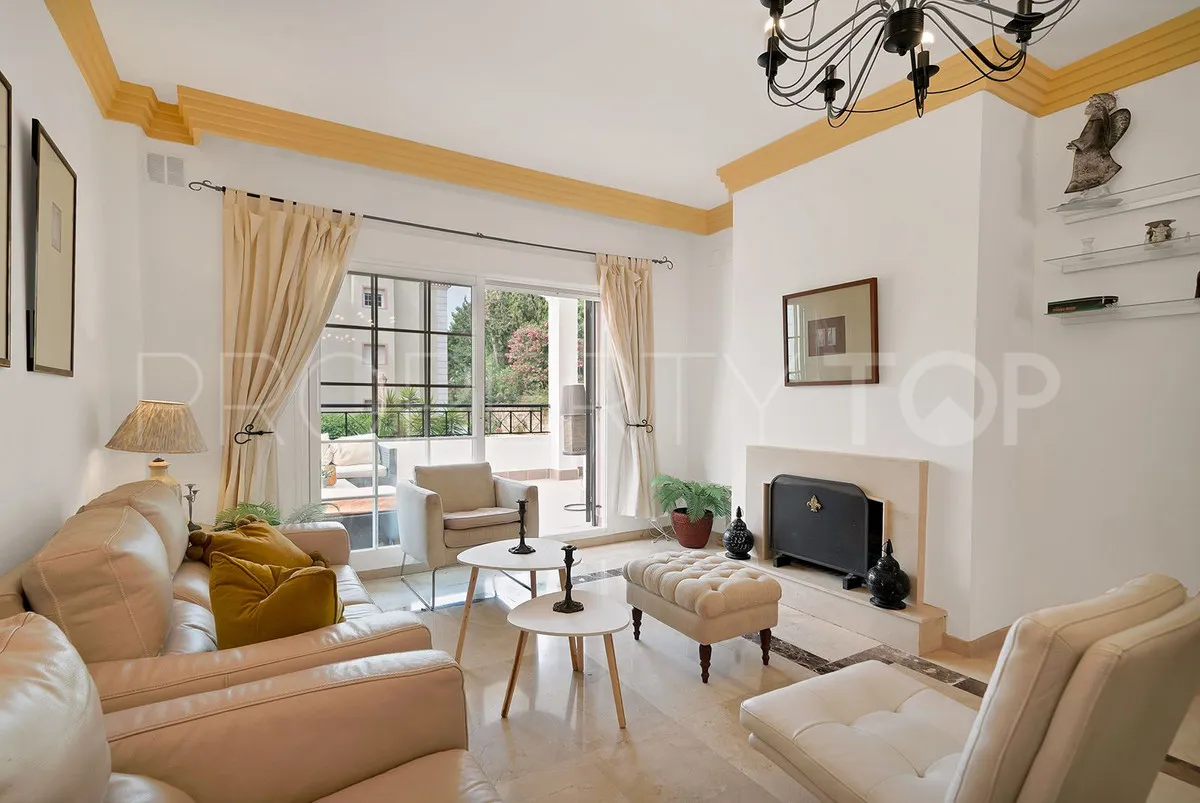 Se vende apartamento planta baja en Nueva Andalucia con 3 dormitorios