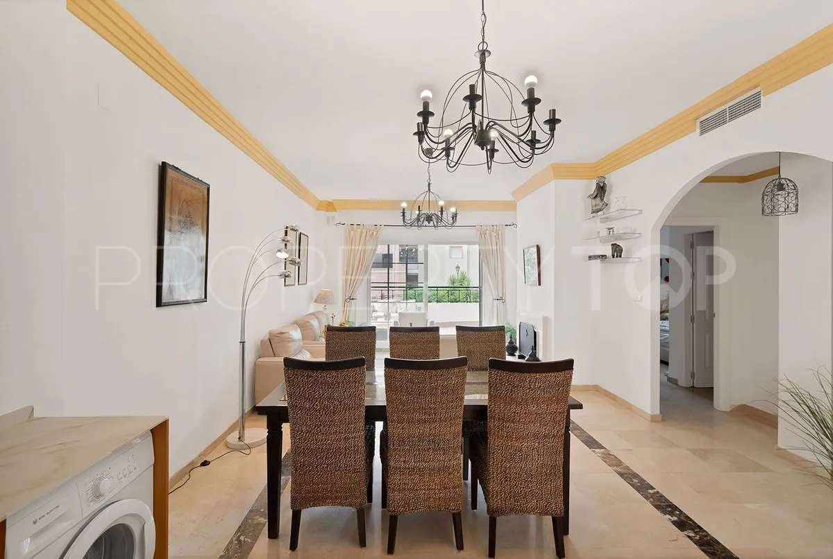 Se vende apartamento planta baja en Nueva Andalucia con 3 dormitorios