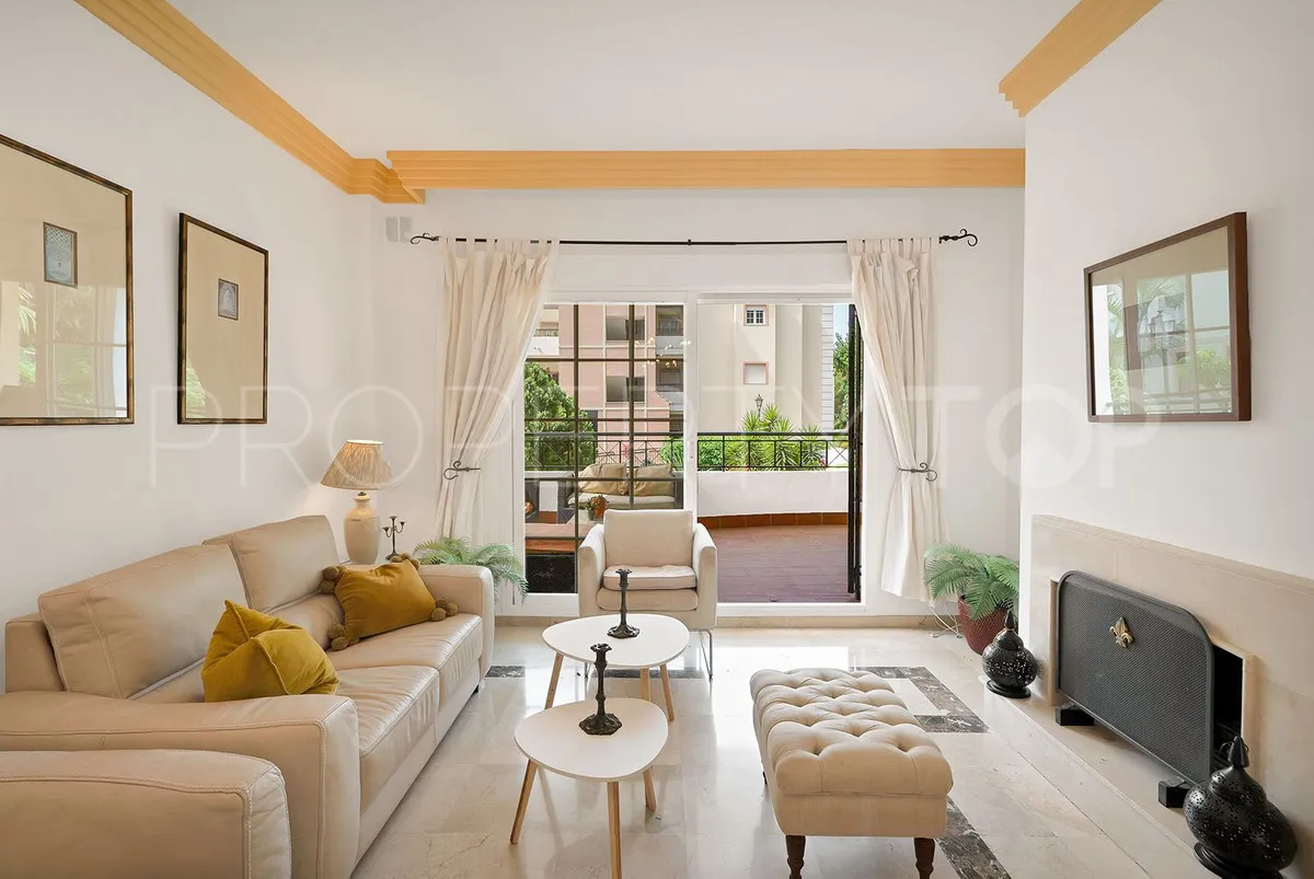 Se vende apartamento planta baja en Nueva Andalucia con 3 dormitorios