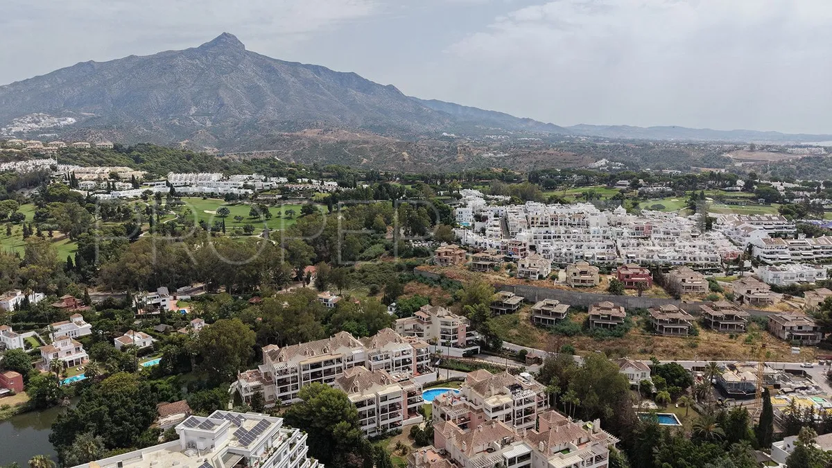 Se vende apartamento planta baja en Nueva Andalucia con 3 dormitorios