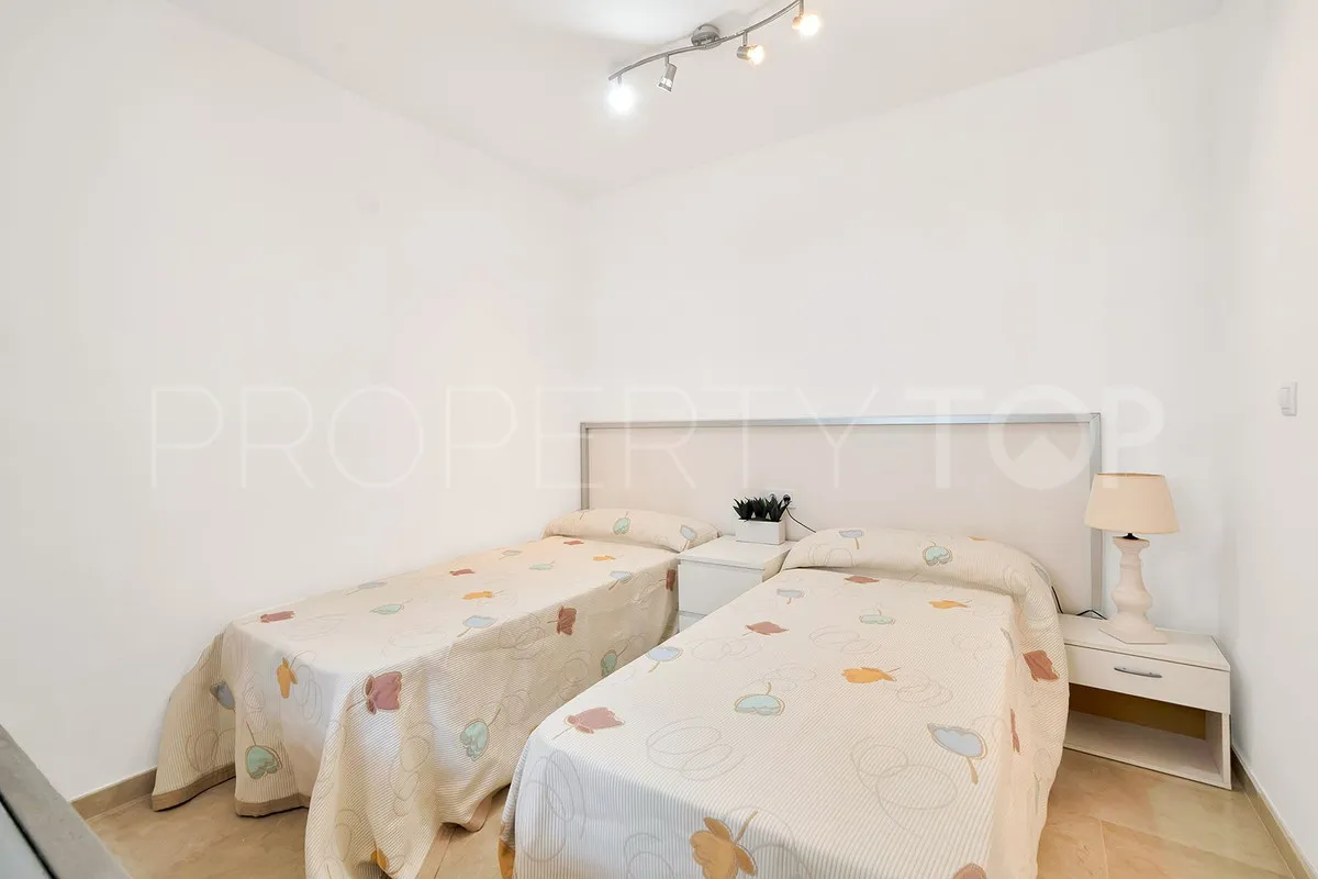 Se vende apartamento planta baja en Nueva Andalucia con 3 dormitorios