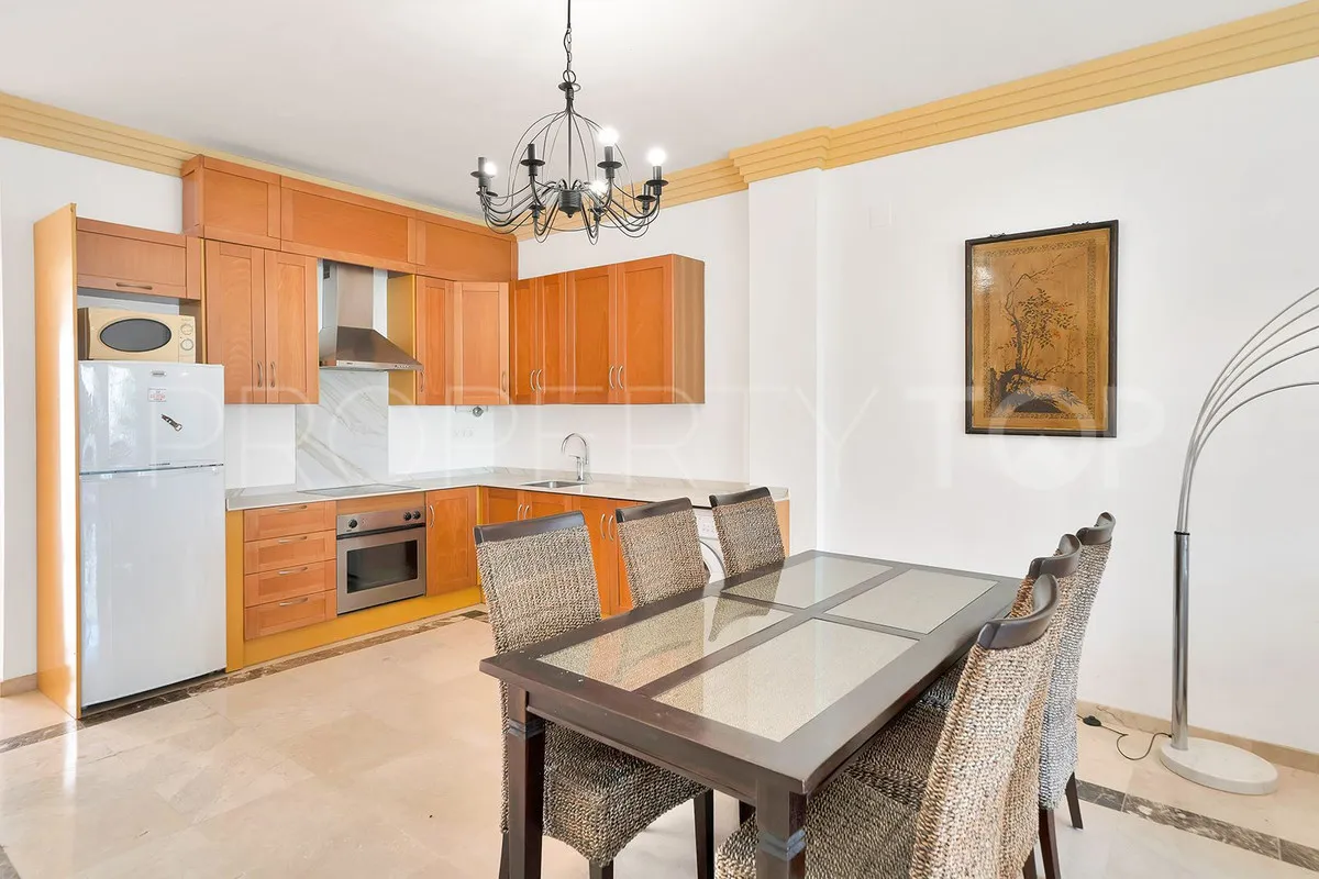 Se vende apartamento planta baja en Nueva Andalucia con 3 dormitorios