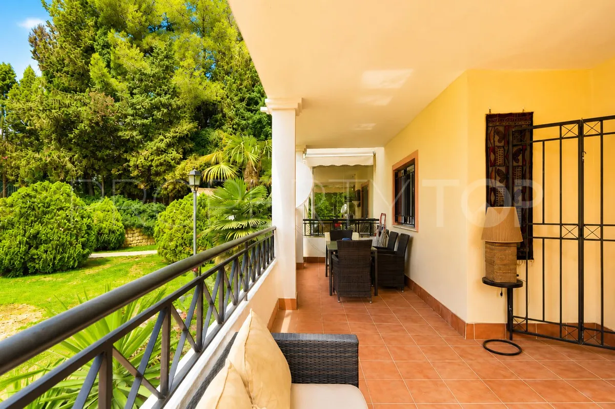 Se vende apartamento planta baja en Nueva Andalucia con 3 dormitorios