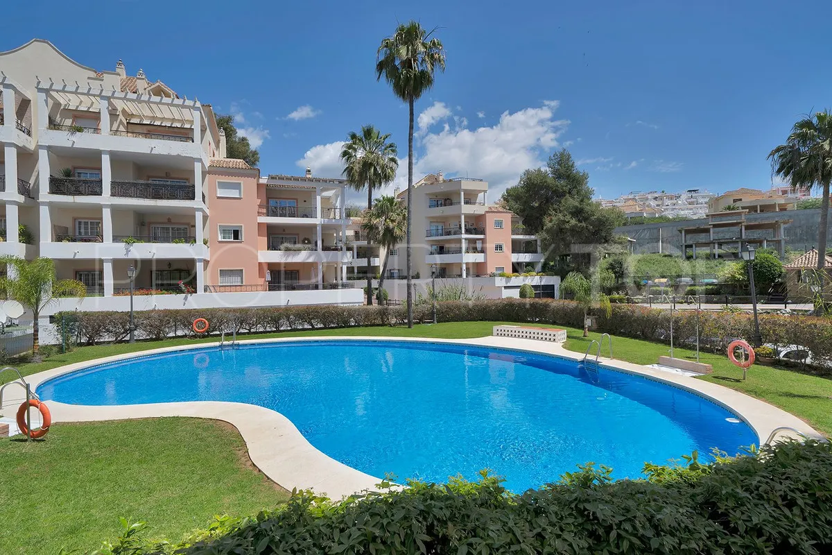 Se vende apartamento planta baja en Nueva Andalucia con 3 dormitorios