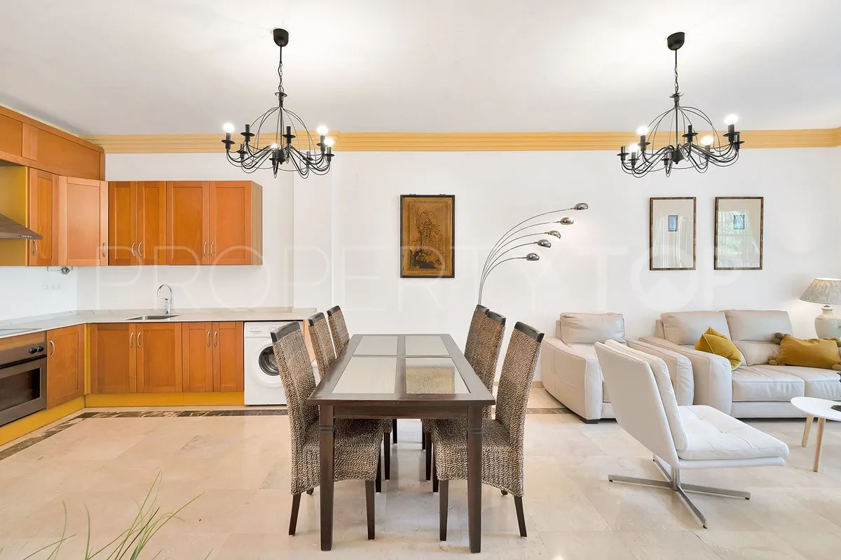 Se vende apartamento planta baja en Nueva Andalucia con 3 dormitorios