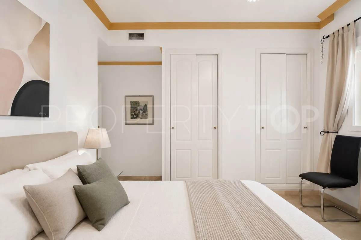 Se vende apartamento planta baja en Nueva Andalucia con 3 dormitorios
