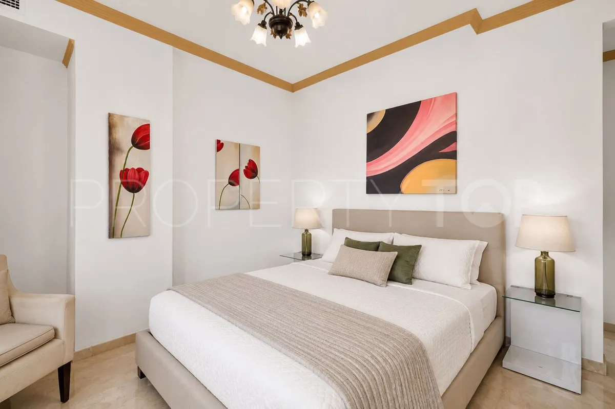 Se vende apartamento planta baja en Nueva Andalucia con 3 dormitorios