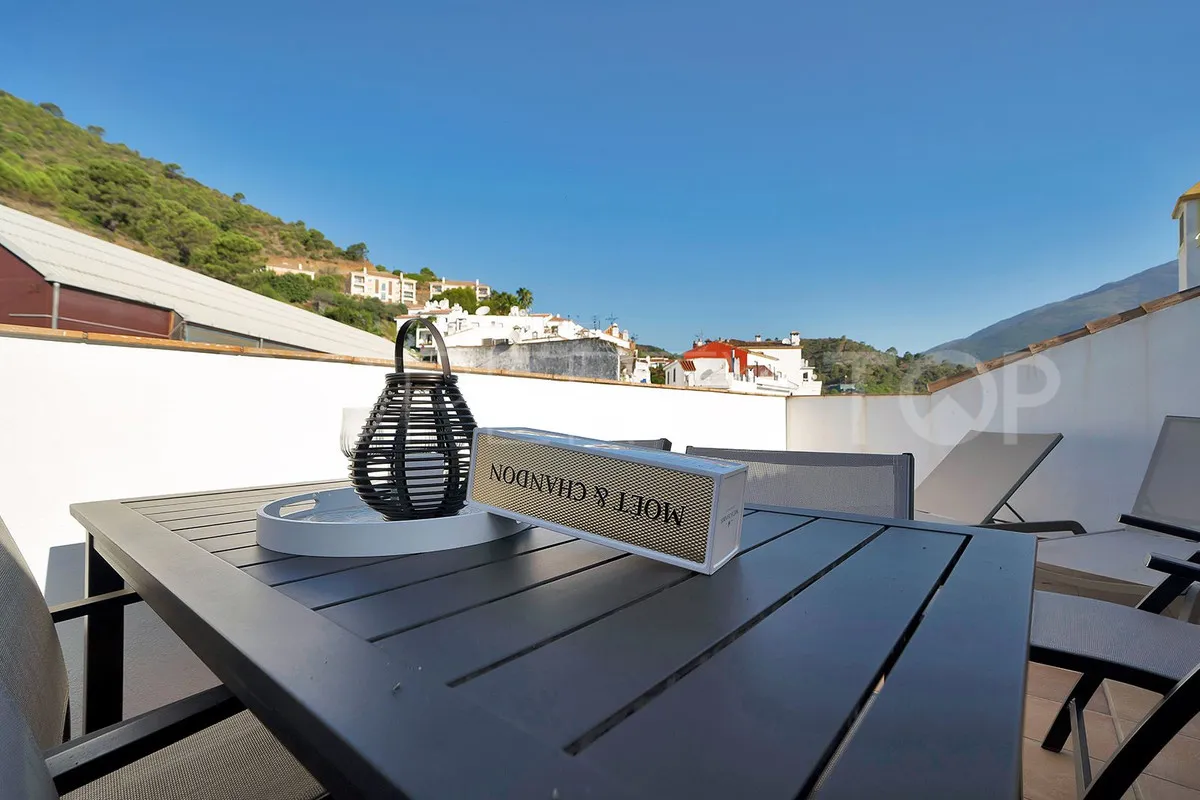 Ático en venta de 2 dormitorios en Benahavis