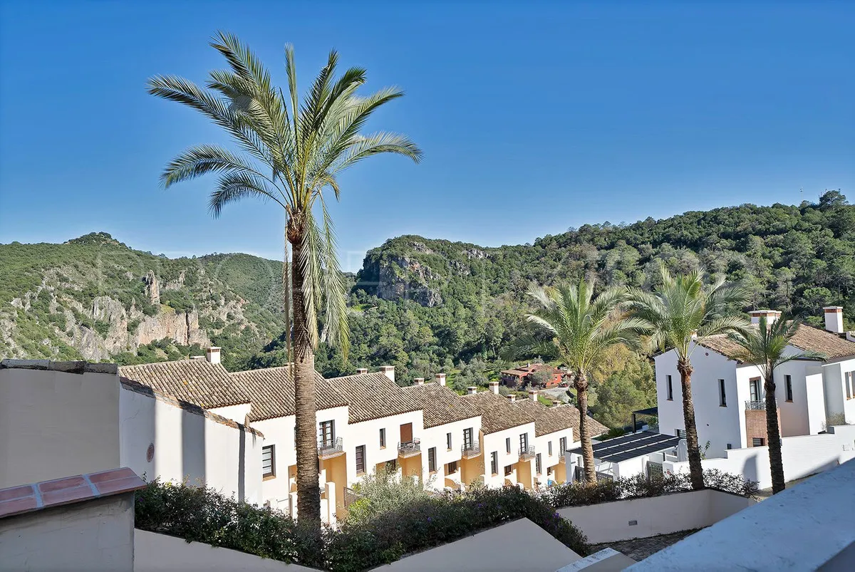 Benahavis 4 bedrooms town house for sale