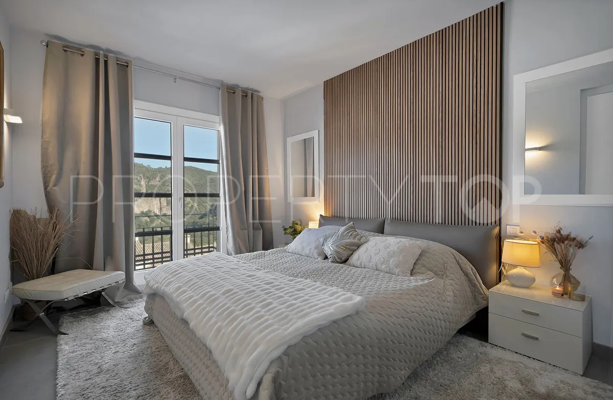Benahavis 4 bedrooms town house for sale
