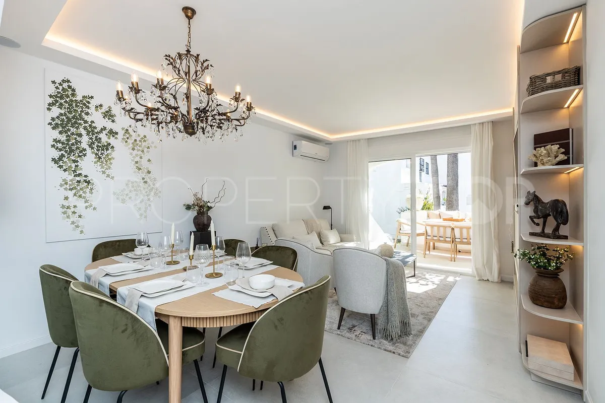 Se vende adosado en Nueva Andalucia con 4 dormitorios