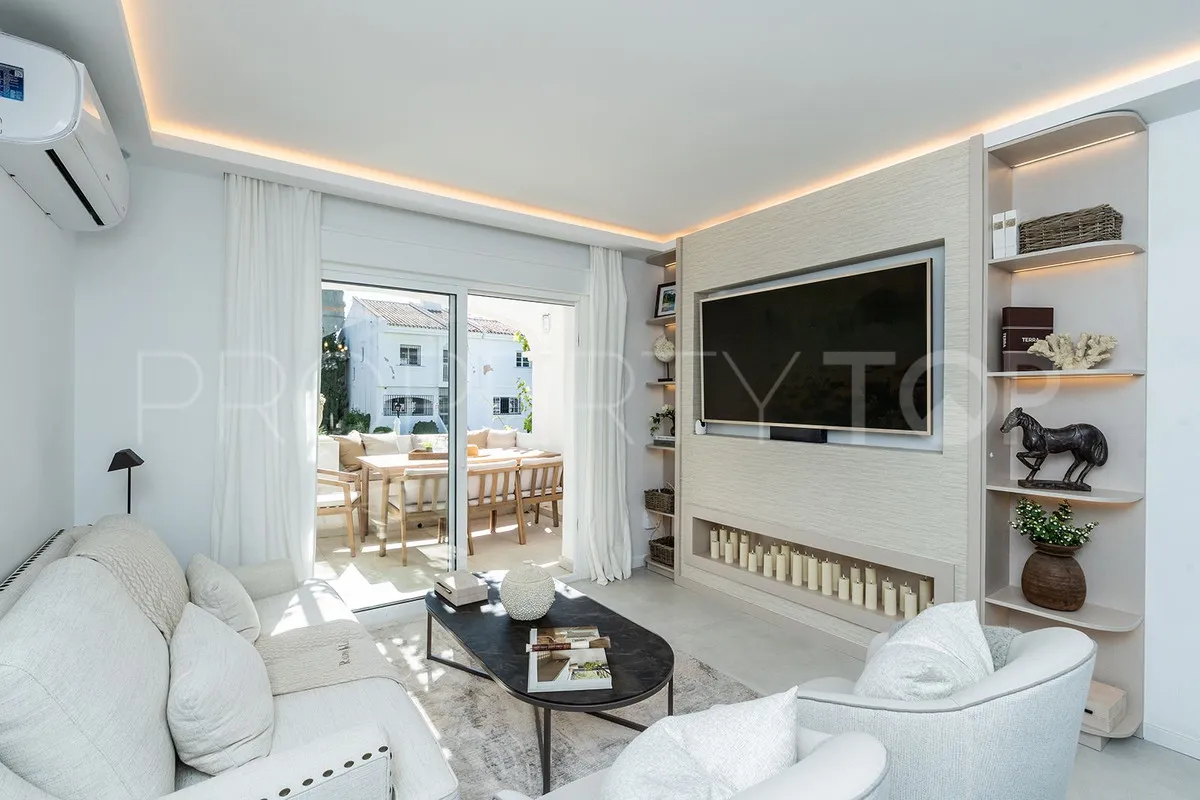 Se vende adosado en Nueva Andalucia con 4 dormitorios
