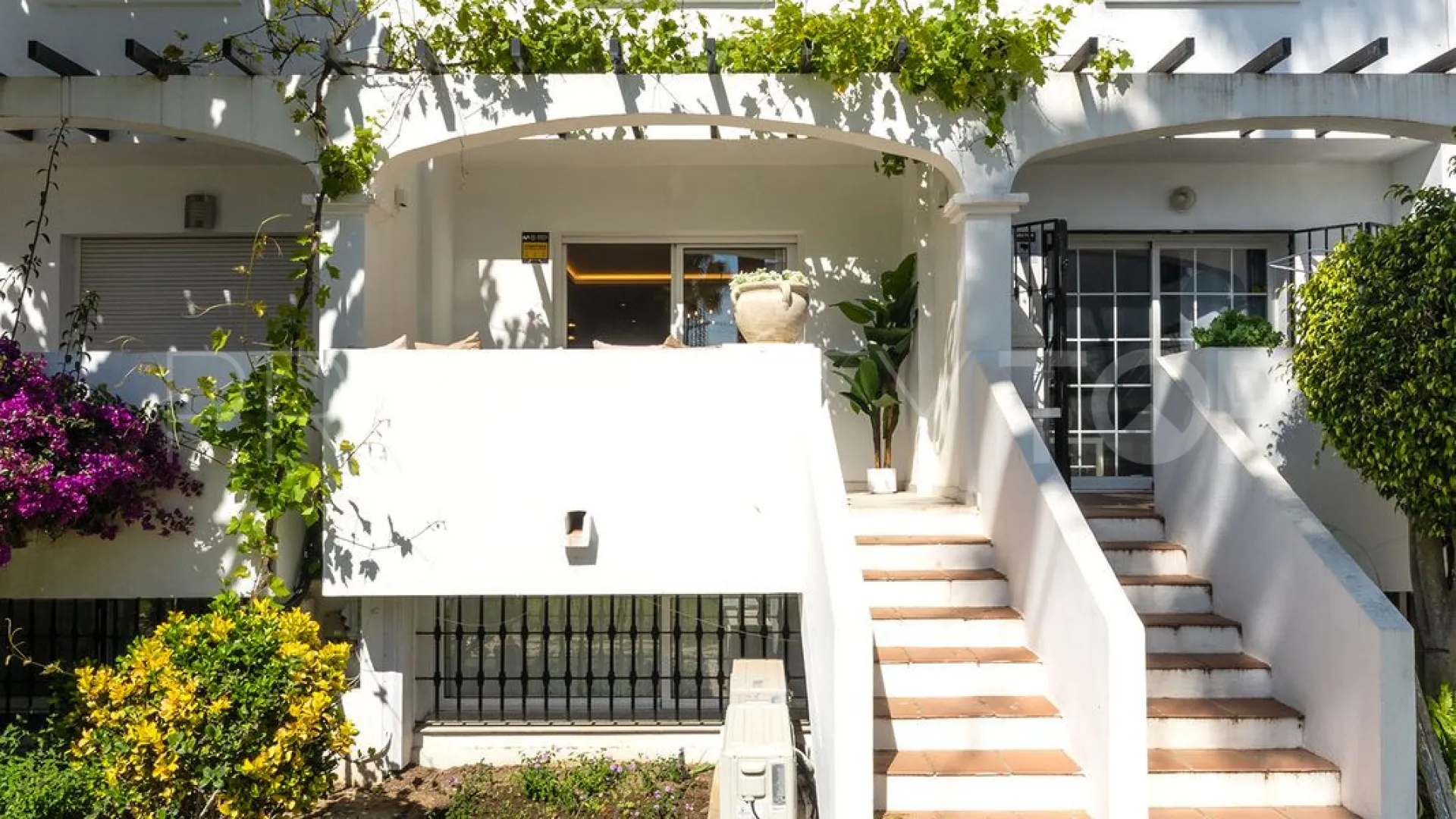 Se vende adosado en Nueva Andalucia con 4 dormitorios