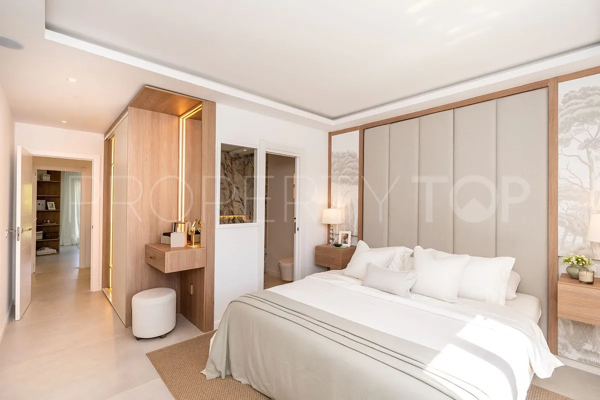 Se vende adosado en Nueva Andalucia con 4 dormitorios
