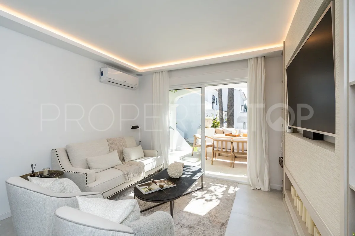 Se vende adosado en Nueva Andalucia con 4 dormitorios