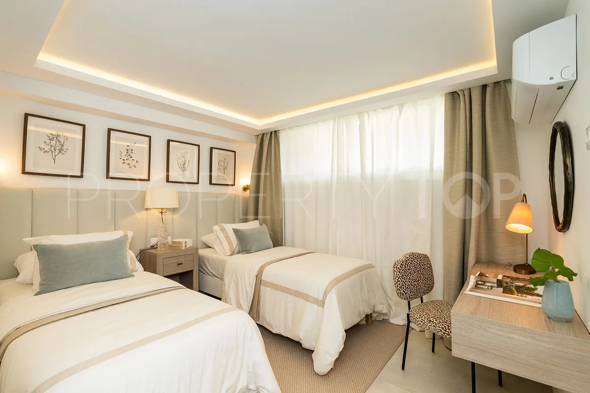 Se vende adosado en Nueva Andalucia con 4 dormitorios