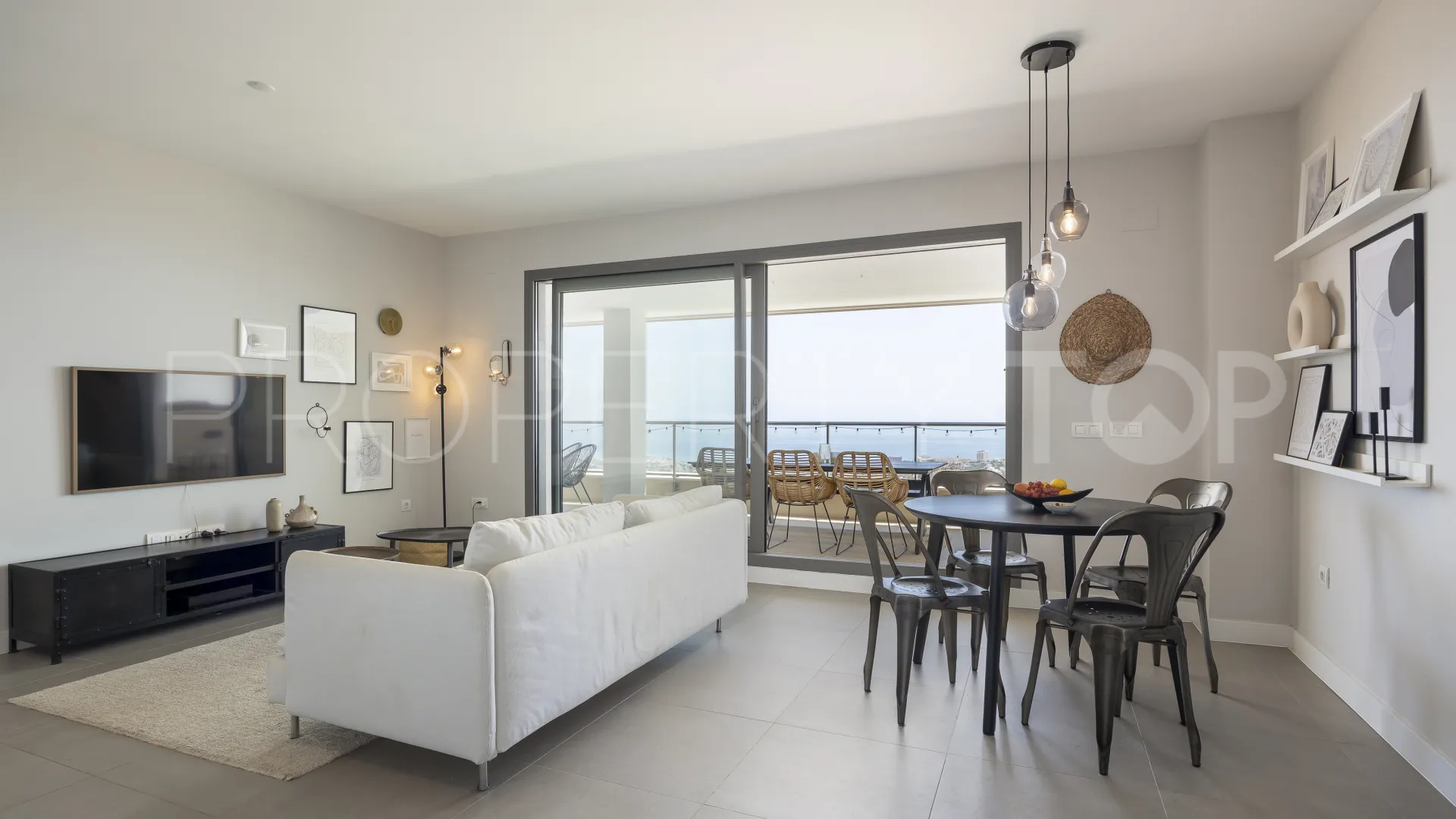 Comprar apartamento en Benalmadena Costa con 2 dormitorios