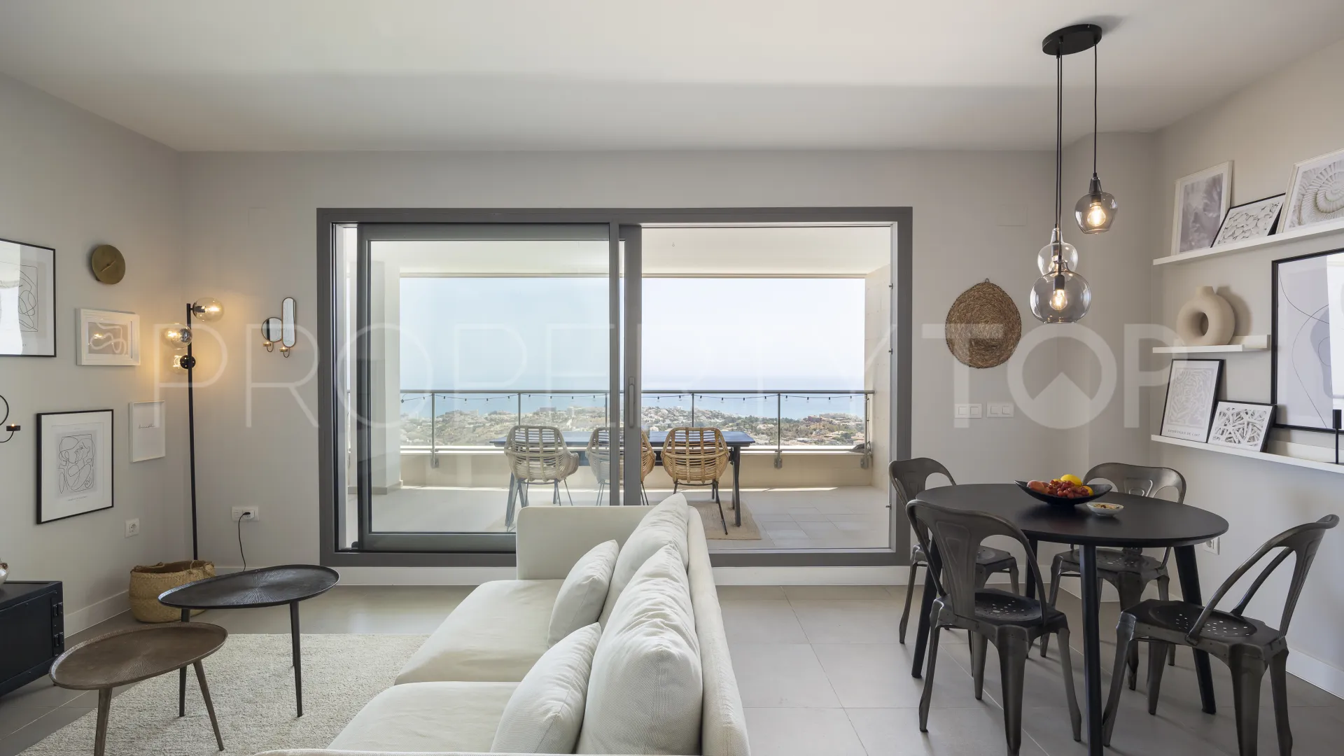 Comprar apartamento en Benalmadena Costa con 2 dormitorios