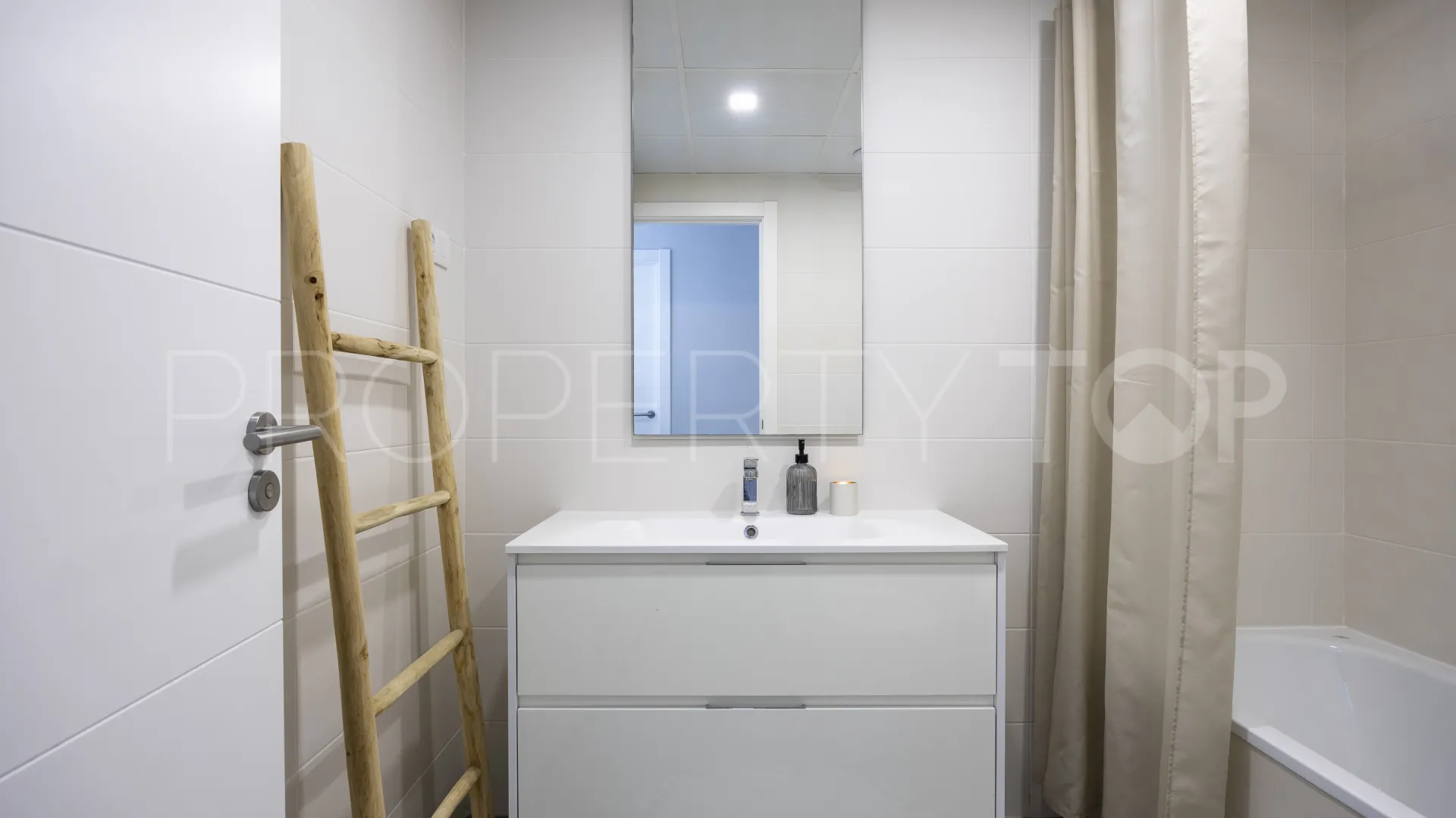 Comprar apartamento en Benalmadena Costa con 2 dormitorios