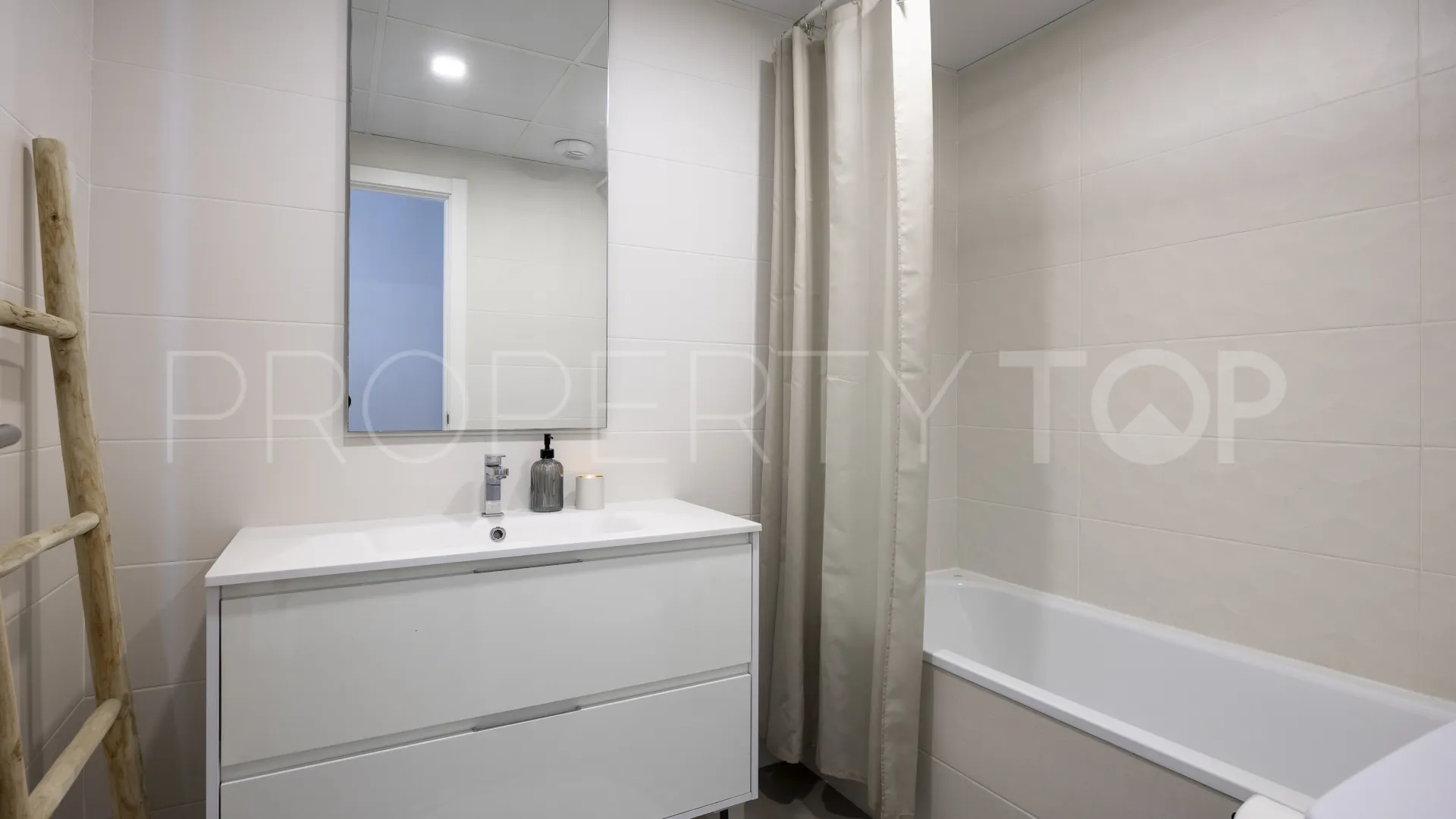 Comprar apartamento en Benalmadena Costa con 2 dormitorios