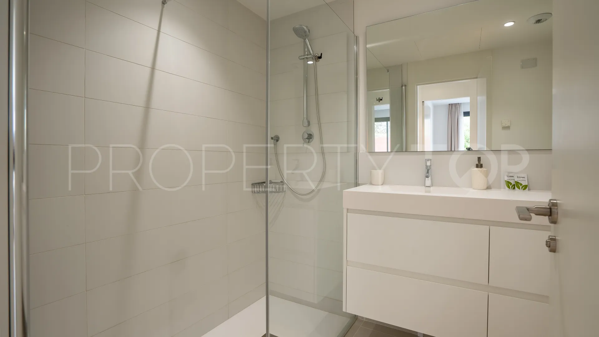 Ground floor apartment for sale in El Higueron