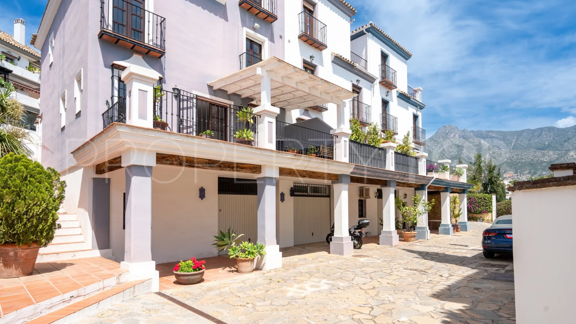 For sale town house in Marbella Golden Mile with 3 bedrooms