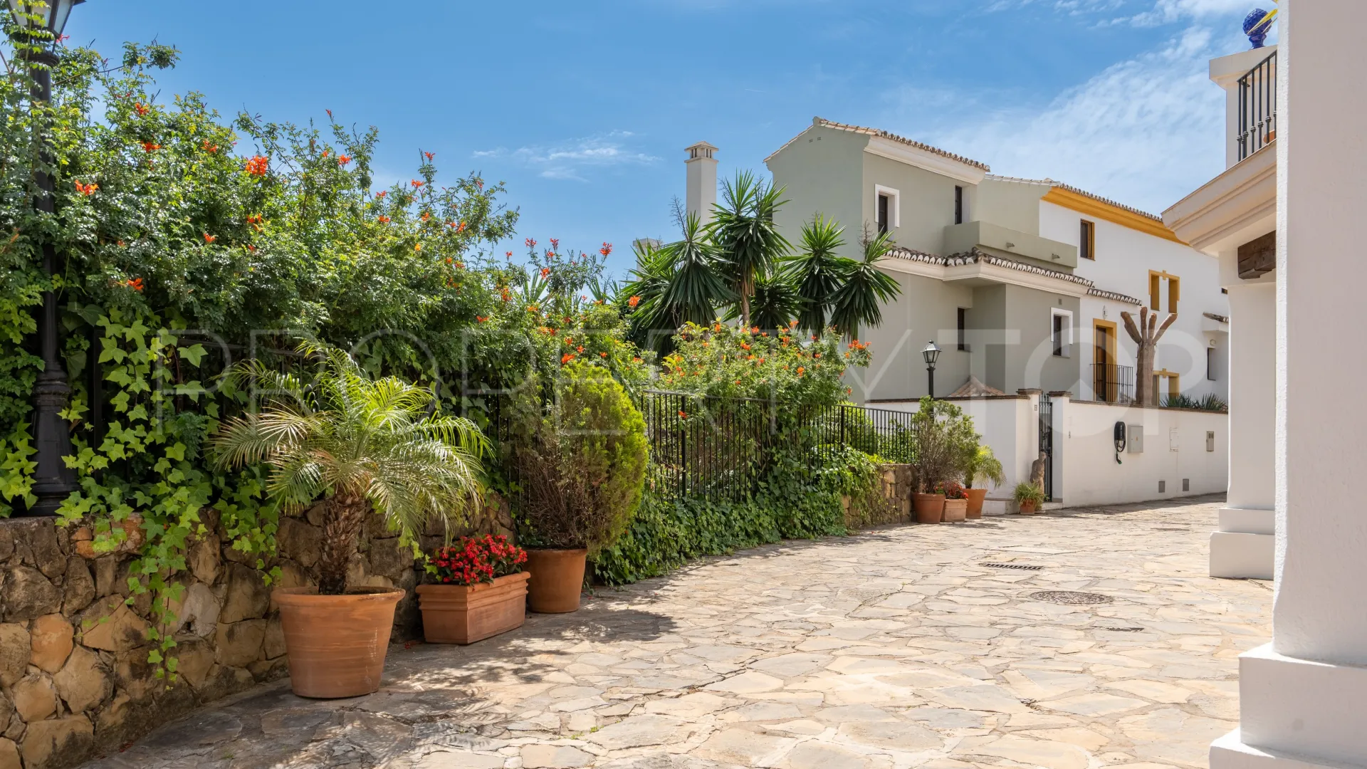 For sale town house in Marbella Golden Mile with 3 bedrooms