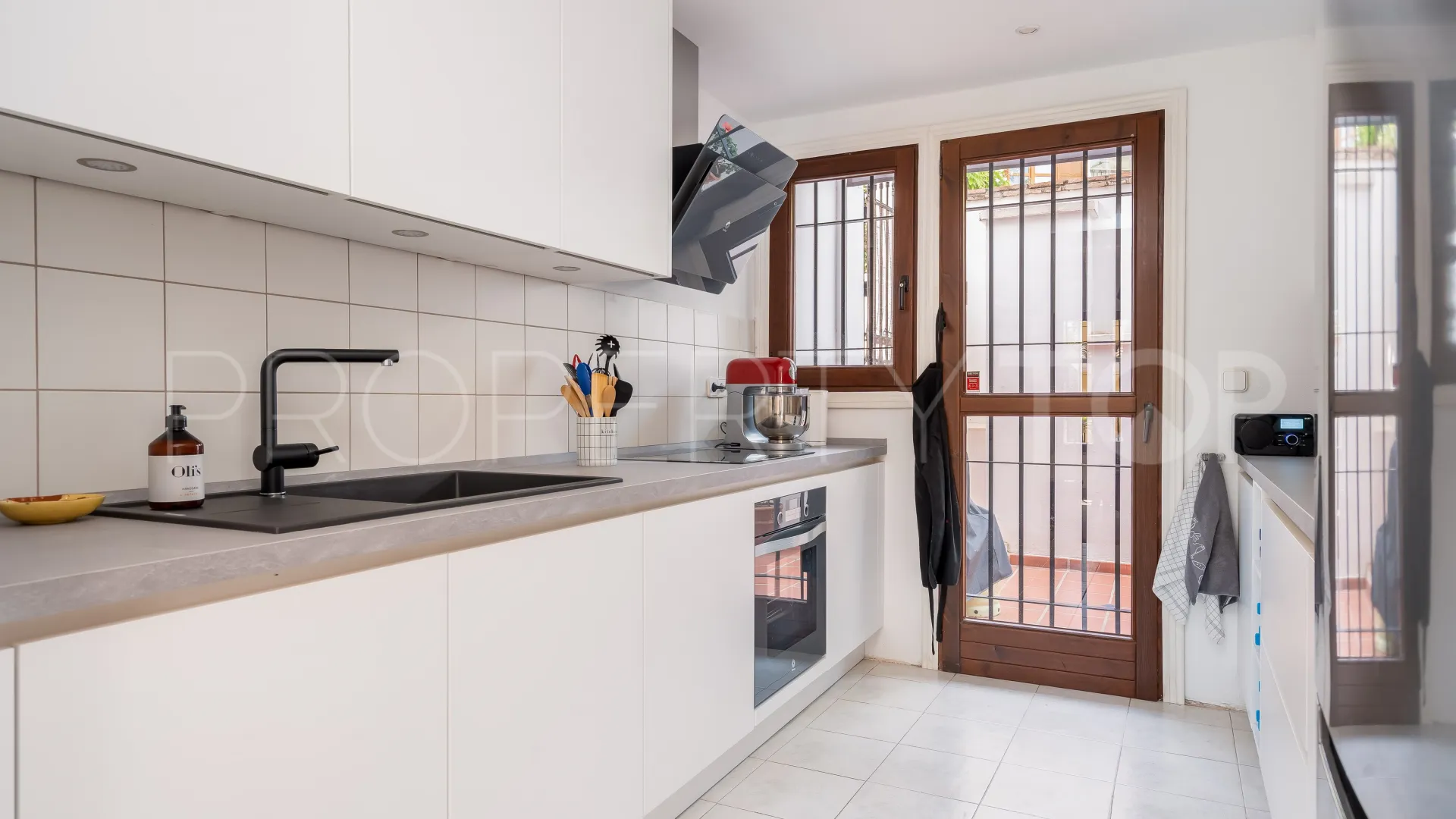 For sale town house in Marbella Golden Mile with 3 bedrooms