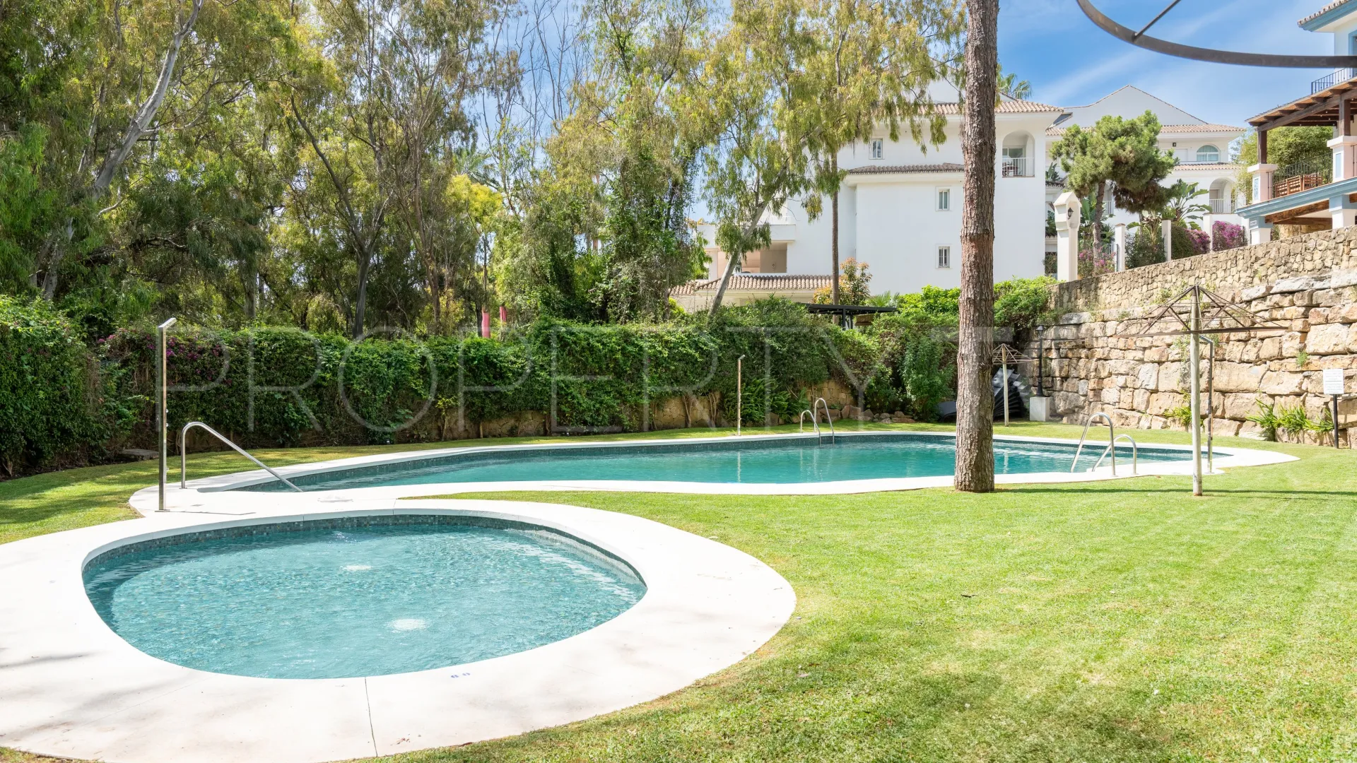 For sale town house in Marbella Golden Mile with 3 bedrooms