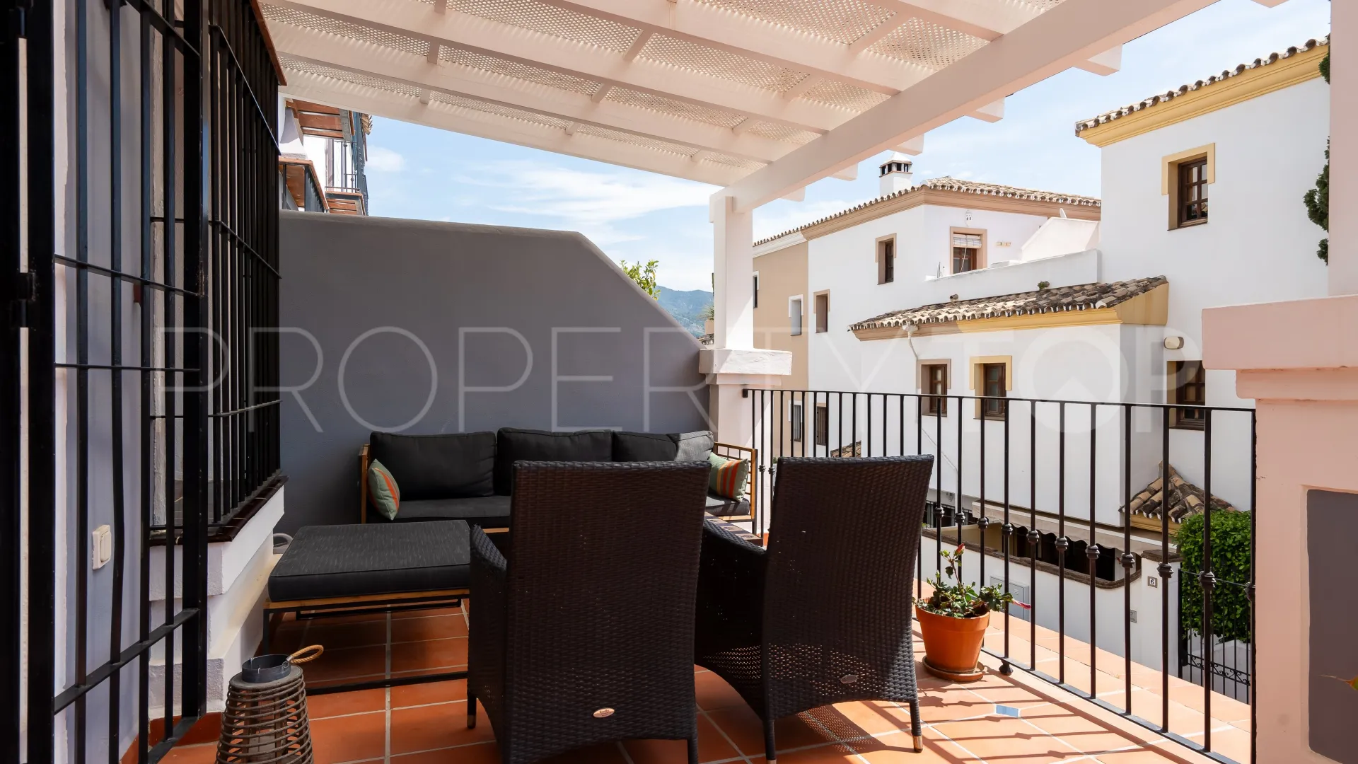 For sale town house in Marbella Golden Mile with 3 bedrooms