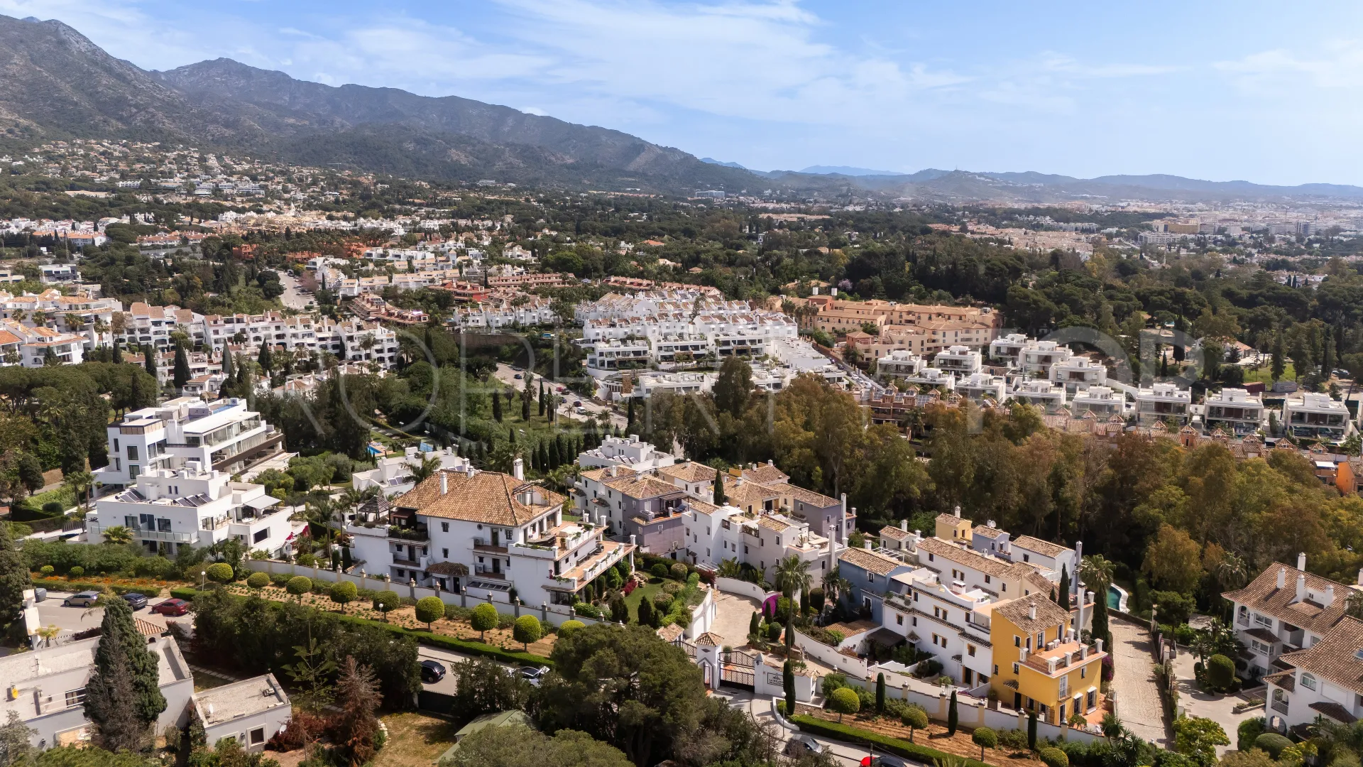 For sale town house in Marbella Golden Mile with 3 bedrooms