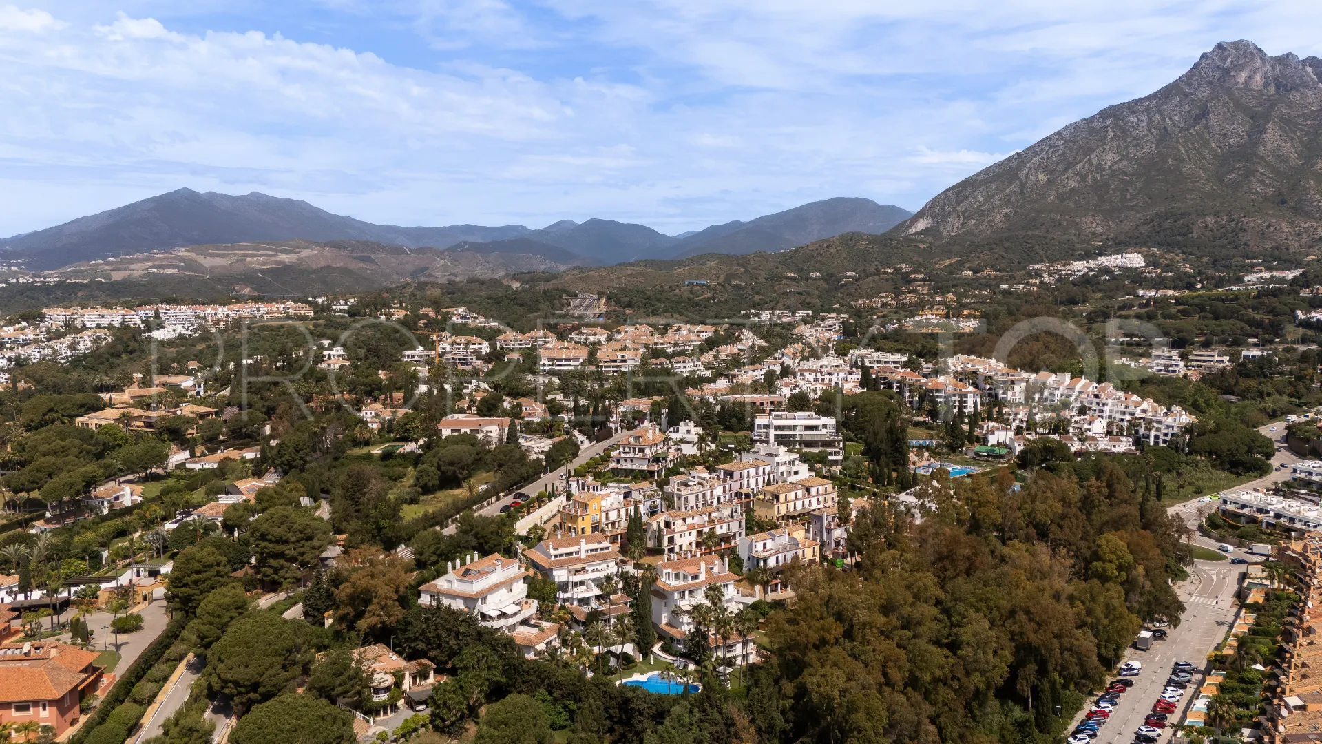 For sale town house in Marbella Golden Mile with 3 bedrooms