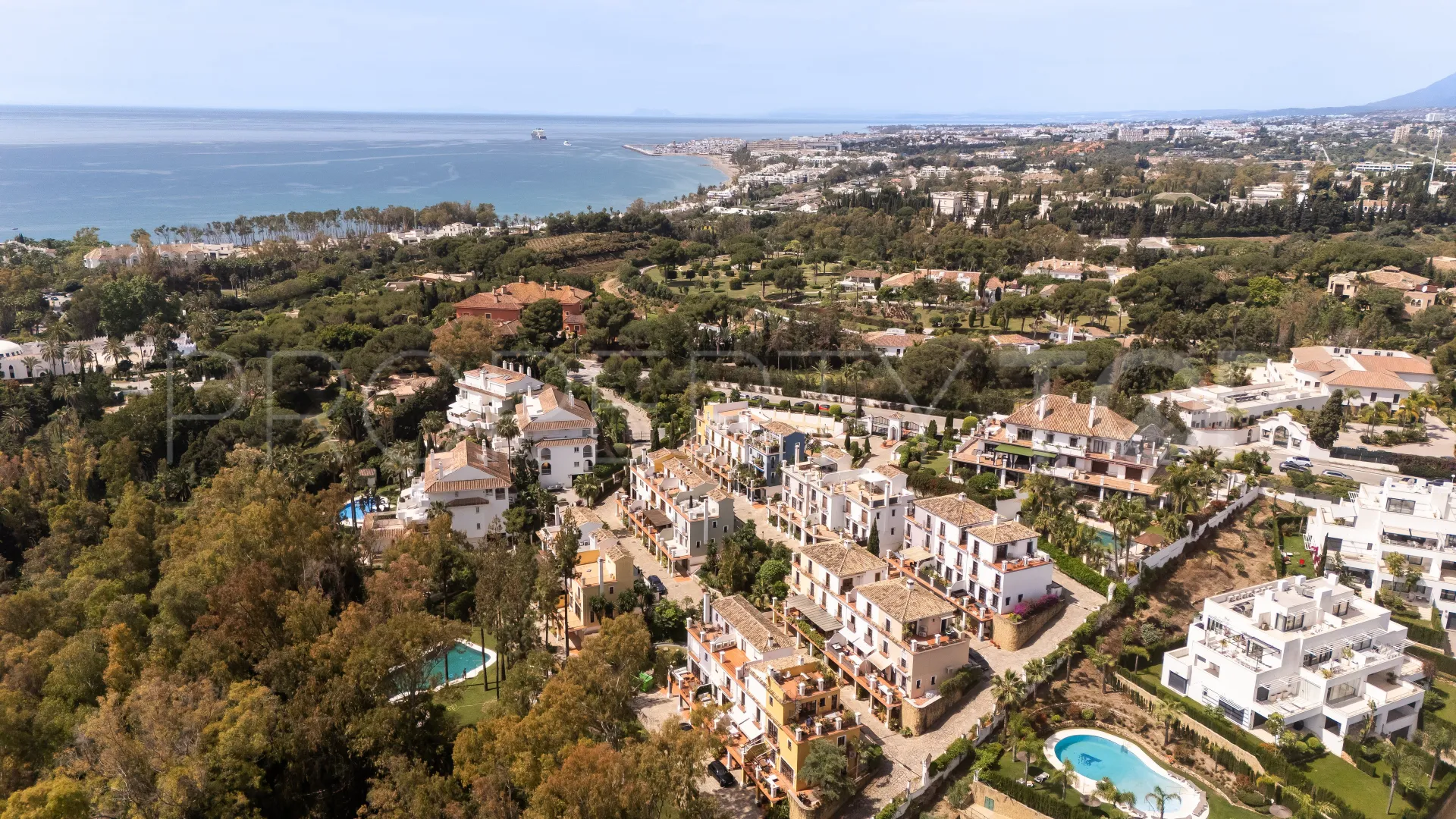 For sale town house in Marbella Golden Mile with 3 bedrooms