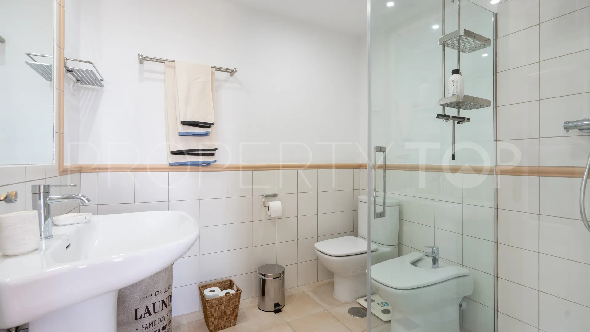 For sale town house in Marbella Golden Mile with 3 bedrooms