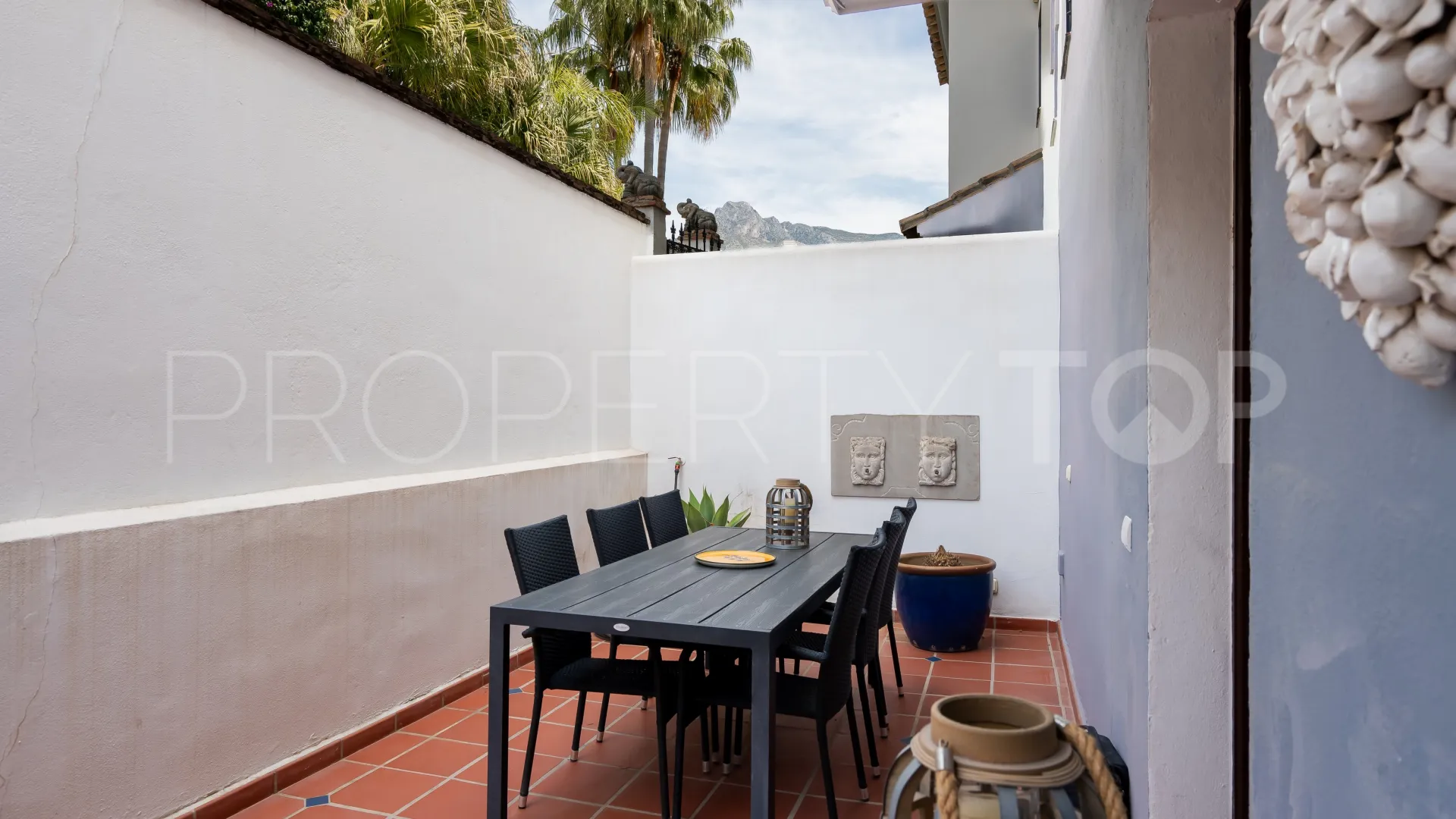 For sale town house in Marbella Golden Mile with 3 bedrooms